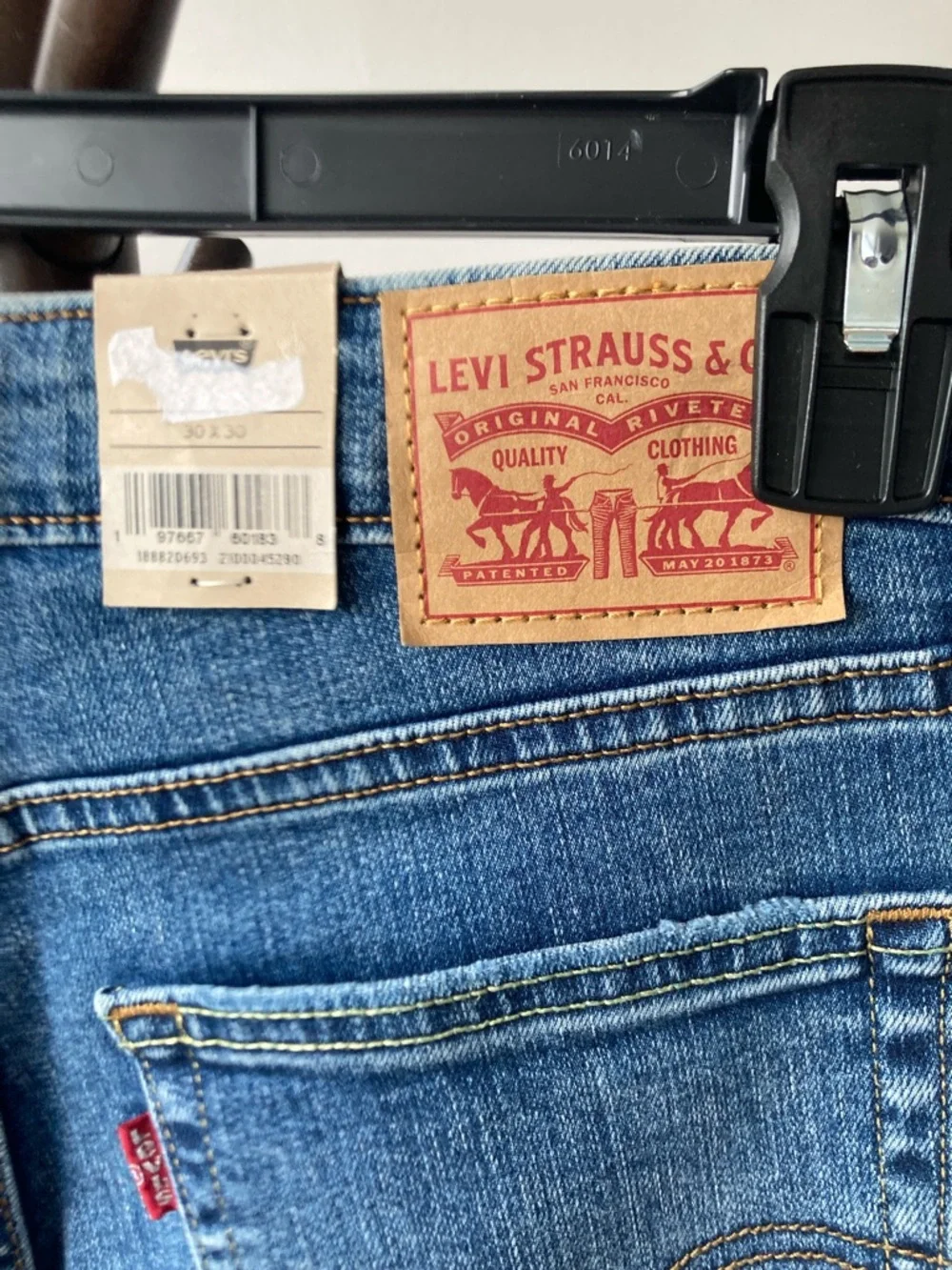 Levi’s 721 high rise skinny jean distressed raw hem stretch 30 X 30